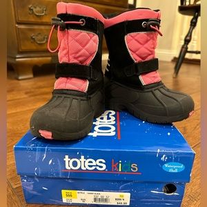 SOLD - Girls Totes Snowboots - size 10